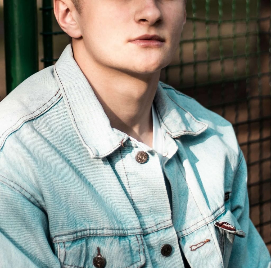 teen boy | teen therapist in englewood, co | teen counseling in littleton, co | teen counseling in greenwood village, co | teen counseling in denver, co | cognitive behavioral therapy | emdr therapy | 80127 | 80128 | 80124 Image of a teen boy, wearing a jean jacket, leaning against a fence. Help your teen learn to manage their emotions with the help of a teen therapist in Denver, CO.